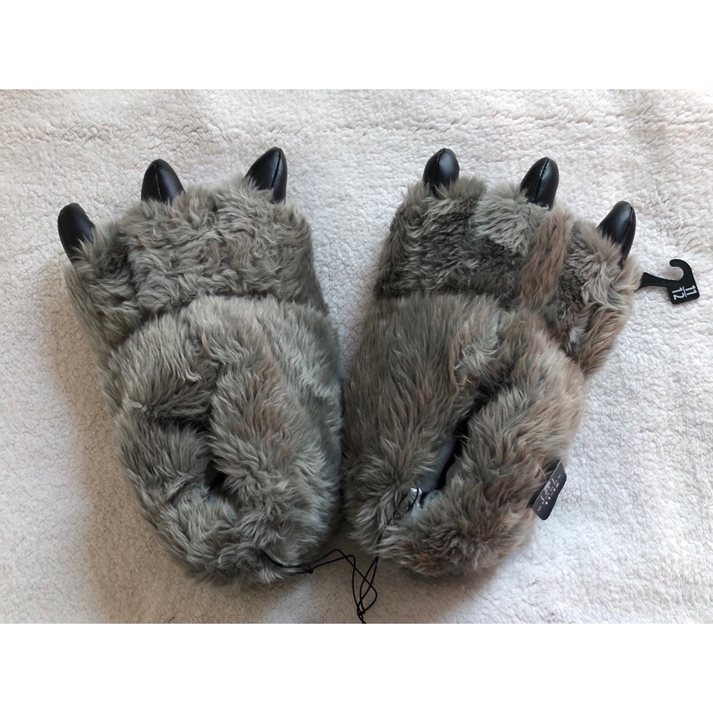 NWT paw slippers 🐾